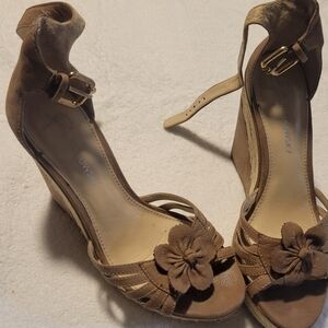 B. Makowsky Brown Wedge Sandals with Floral Detail